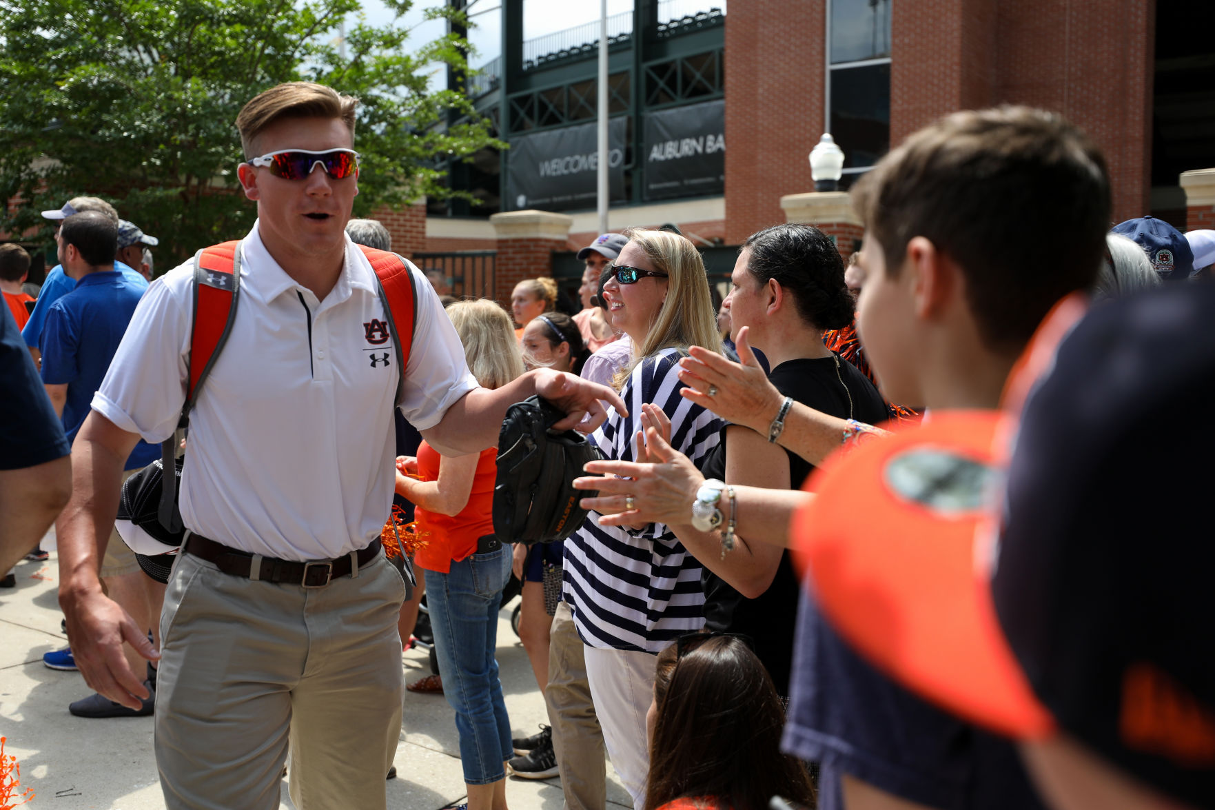 Auburn baseball departs for College World Series in Omaha